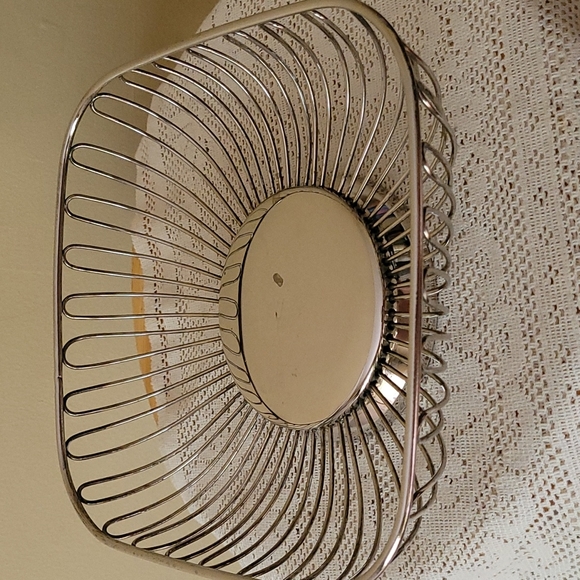 Elegance Silver Plated Fruit Basket - Picture 4 of 5